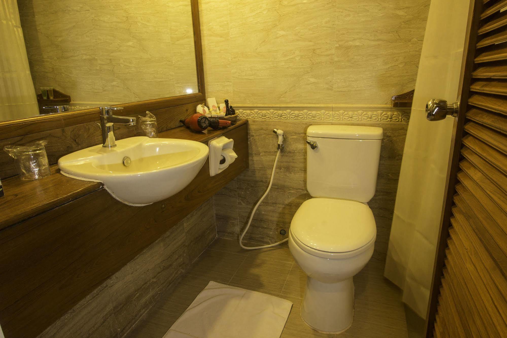 Raza Gyo Hotel Bagan Exterior foto